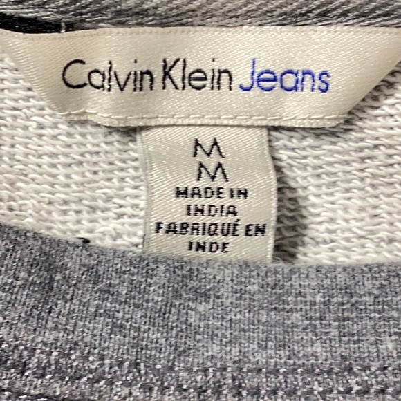 Calvin Klein swears - Picture 3 of 5